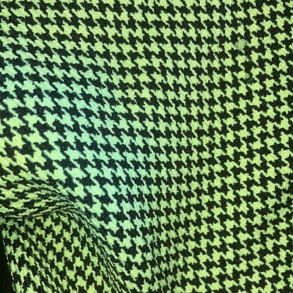 Crop should pads black and neon yellow top Zara Women's Green and Black Crop-top - Picture 7 of 7